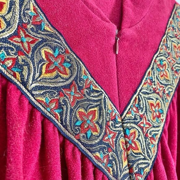 Vintage Vanity Fair Red Violet Embroidered Maxi Housecoat Robe w/Pockets Size M - Picture 6 of 8